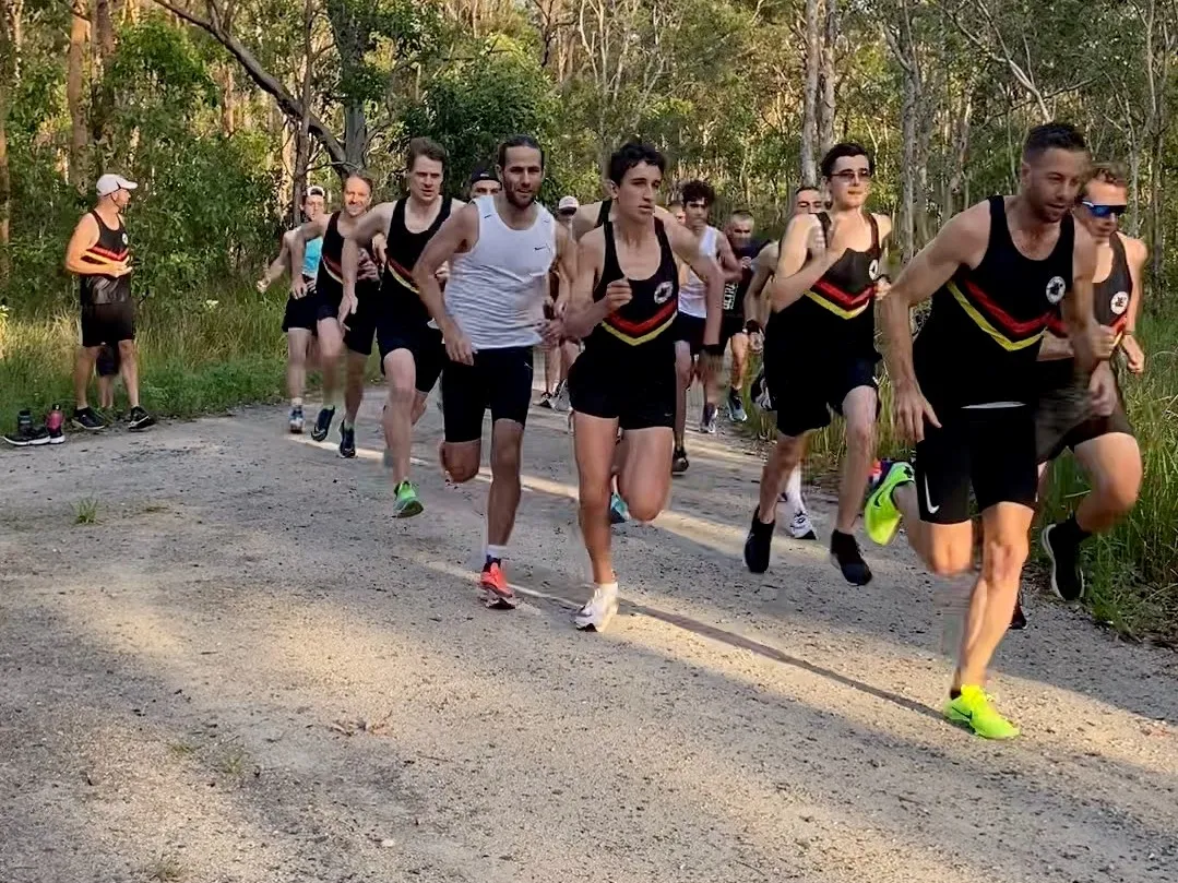 Runners leading out along the trail at the start of Round One